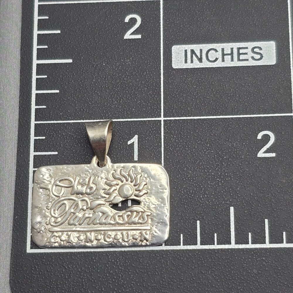 VTG Club Parnassus Cancun Pendant 1" Sun Motif Souvenir Charm Mexico Travel Gift - Picture 4 of 5